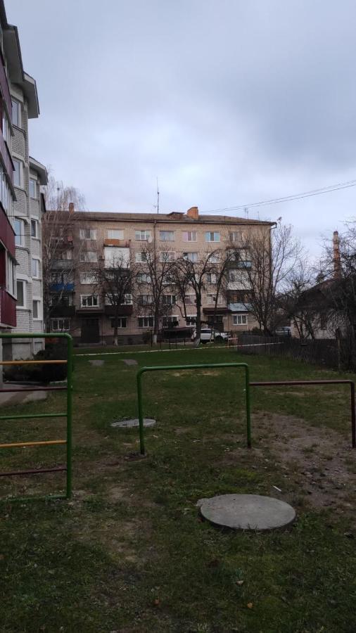 2-Х Комнатная Квартира Korosten Exteriör bild